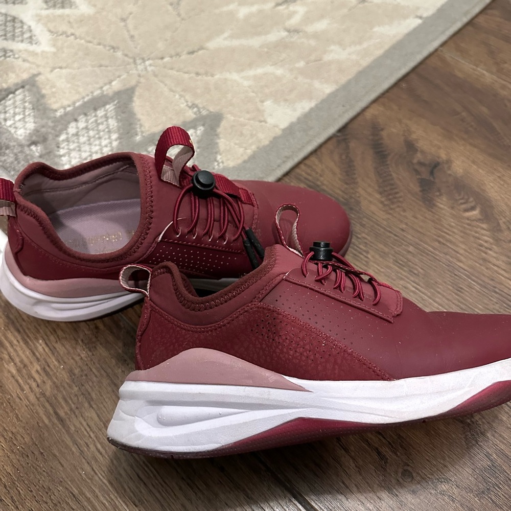 Clove Burgundy Sneakers